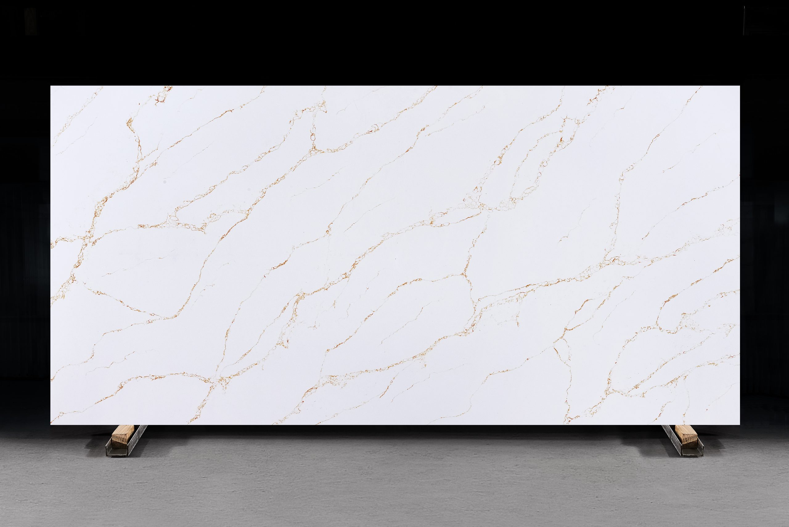 Bianco-Gild-Quartz-ART-BIAGIL-slab